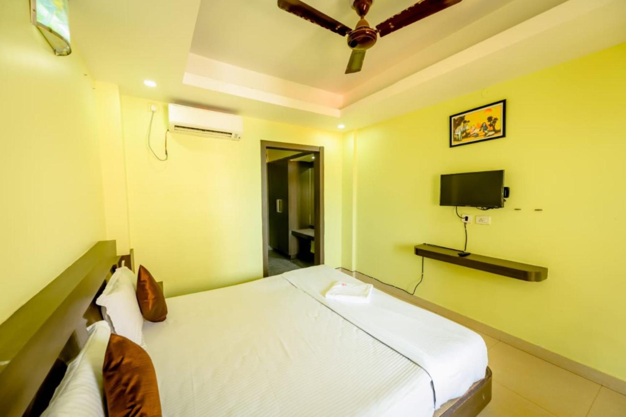 Deep Ganga Inn Near Sea Beach By Morservices Puri Exterior foto