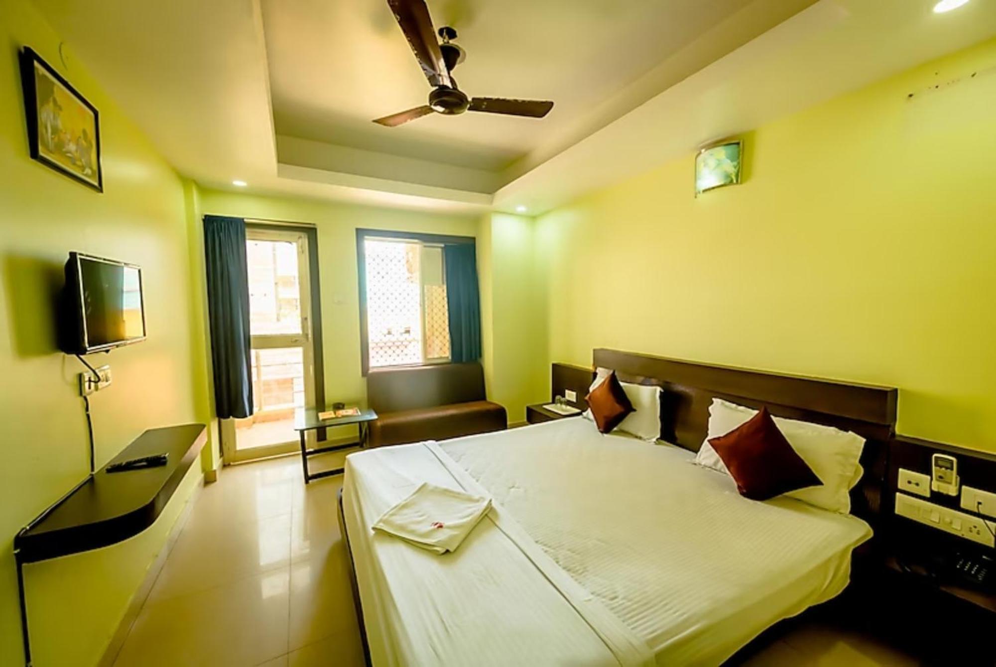 Deep Ganga Inn Near Sea Beach By Morservices Puri Exterior foto